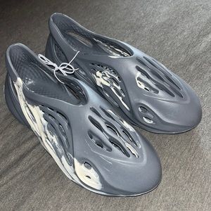 Foam Runner Dupes- Grey and white